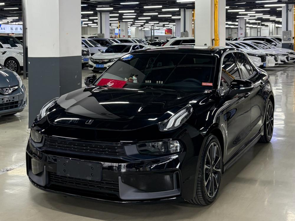 Lynk_&_Co Lynk & Co 03 2019 1.5TD DCT Powerful Edition