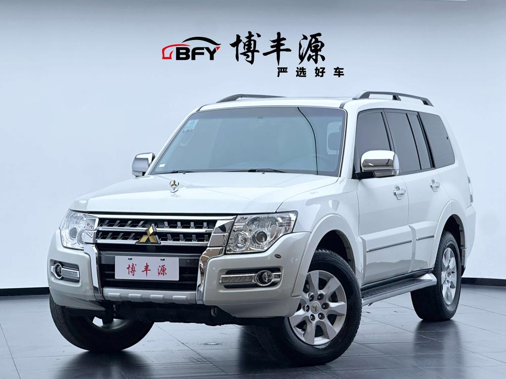 Mitsubishi Pajero 2022 3.0L automatic four-wheel drive 7 seats parallel import