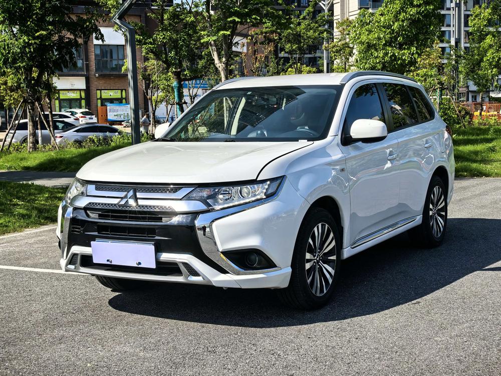 Mitsubishi Outlander 2021 facelift 2.0L 2WD smooth version 5 seats