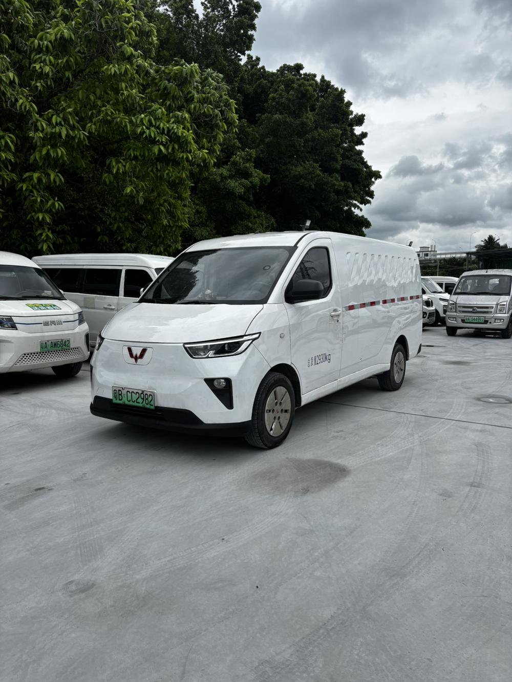 Wuling Wuling Yangguang 2024 300km practical window-sealed version 60kW