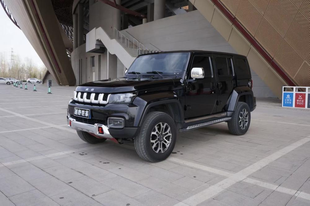 BAIC_Motor Beijing off-road BJ40 2020 2.0T automatic four-wheel drive city hunter version supreme type