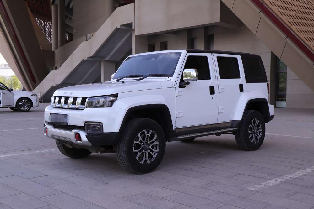 BAIC_Motor Beijing off-road BJ40 2020 2.0T automatic four-wheel drive city hunter version knight type