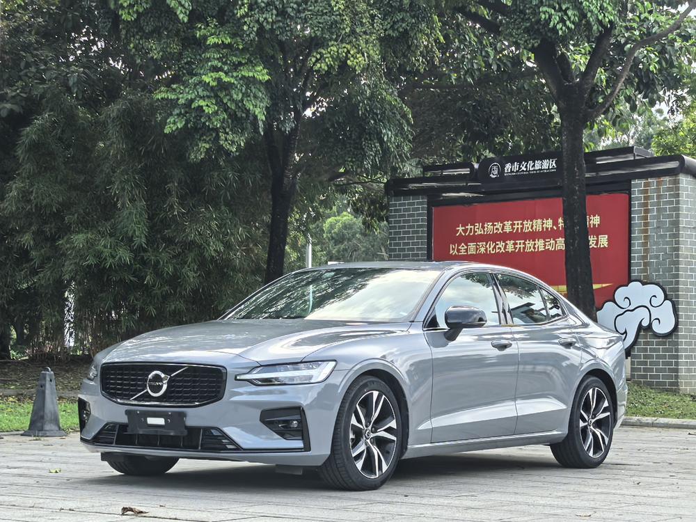 Volvo_Asia_Pacific Volvo S60 2025 B5 Zhiya Sports Edition