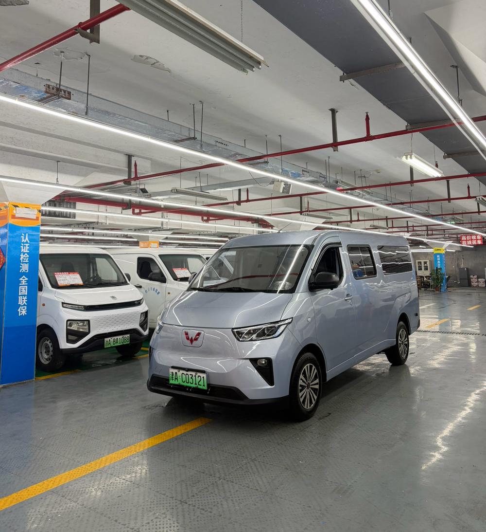 Wuling Wuling Yangguang 2025 400km bus version comfortable 6-seater
