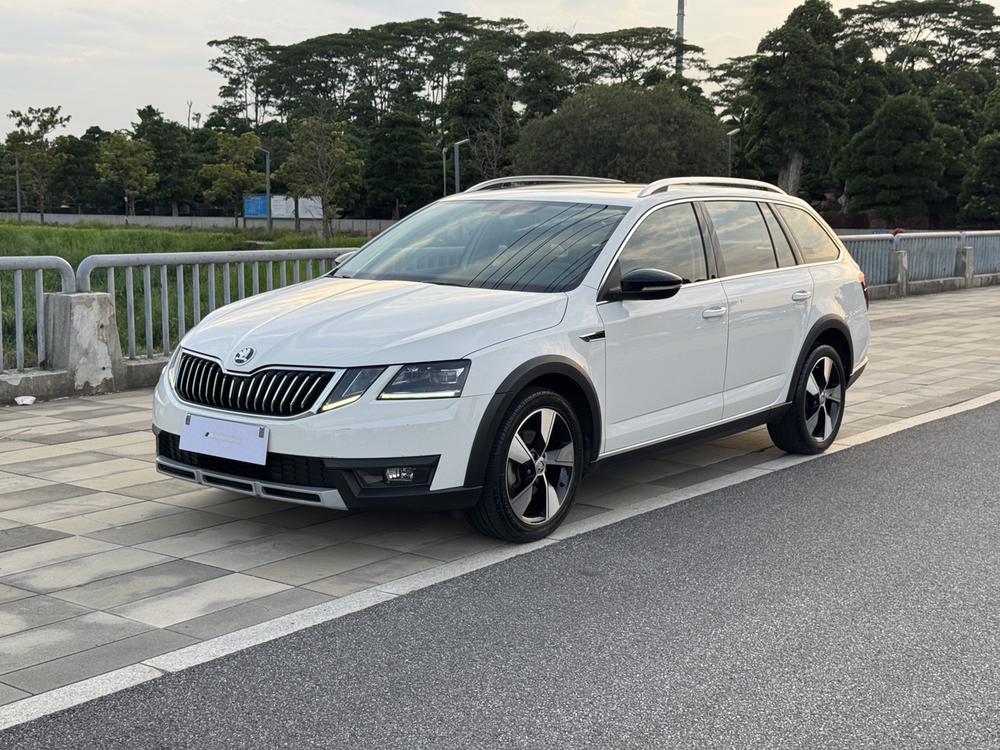 Skoda Octavia 2019 Station Wagon TSI280 DSG Deluxe Edition National VI