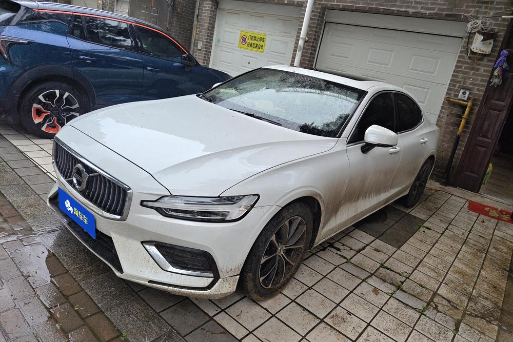 Volvo_Asia_Pacific Volvo S60 2022 B4 Zhiyi Luxury Edition
