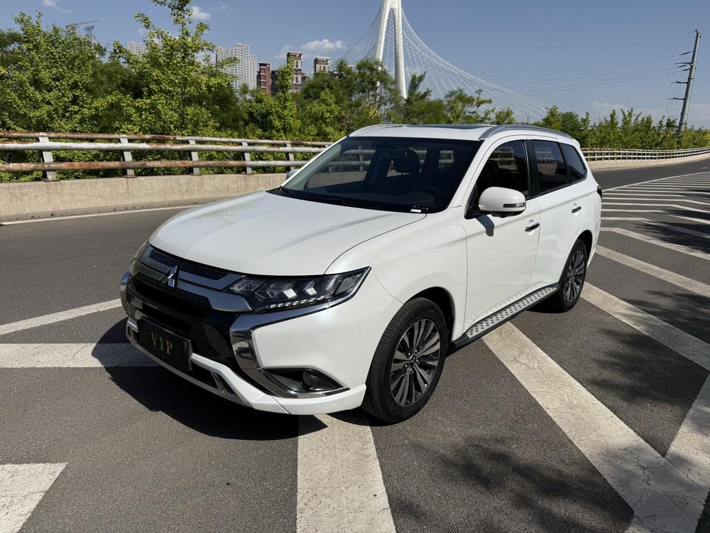 Mitsubishi Outlander 2021 2.4L four-wheel drive exclusive version 7 seats