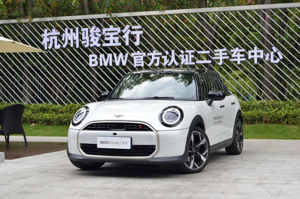 MINI MINI 2025 2.0T COOPER S five-door version Artist