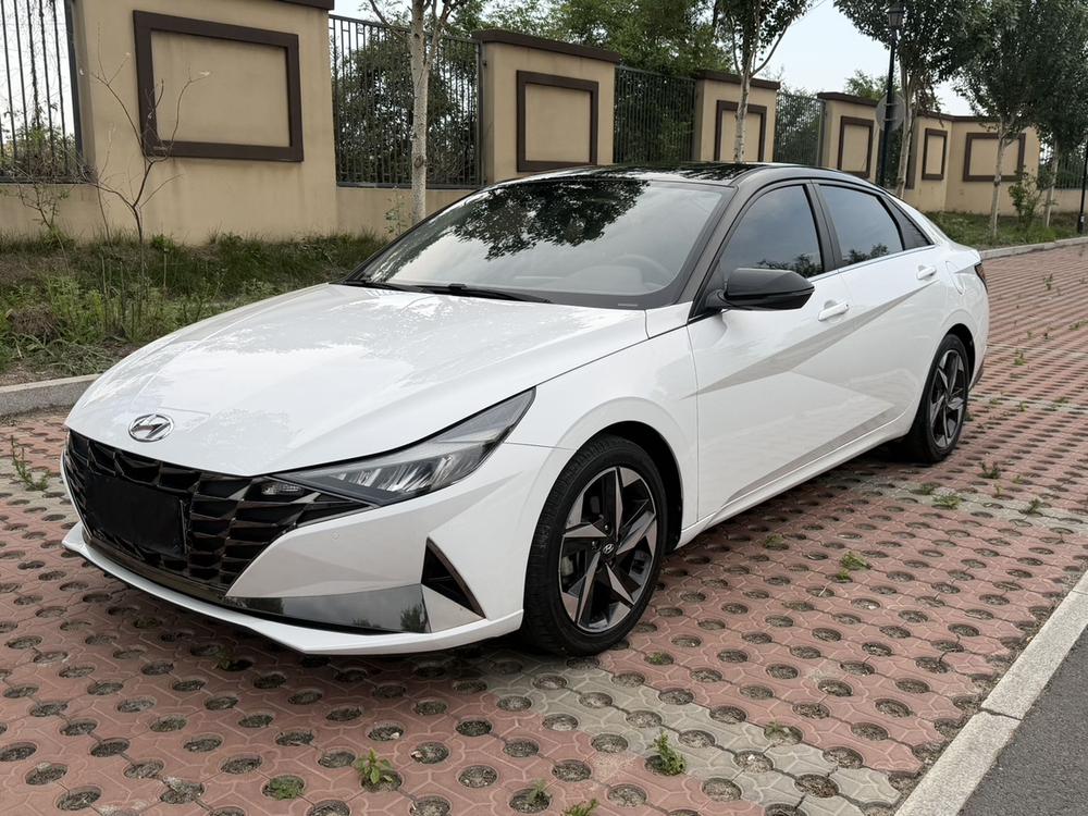 Hyundai Elantra 2022 1.5L CVT LUX Premium Edition