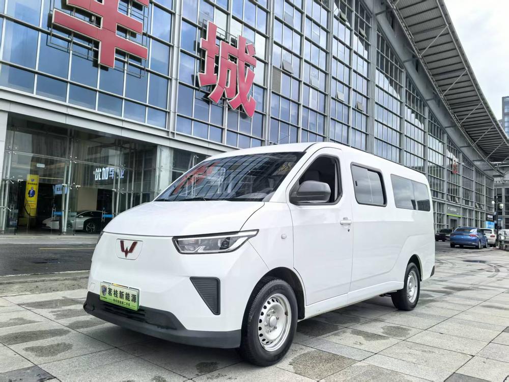 Wuling Wuling Yangguang 2024 300km Comfort Bus Version 75kW