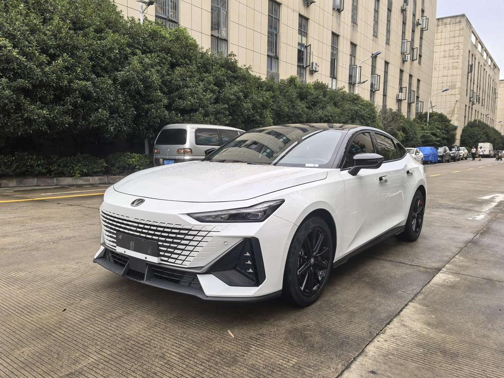Changan Changan UNI-V 2022 1.5T premium model