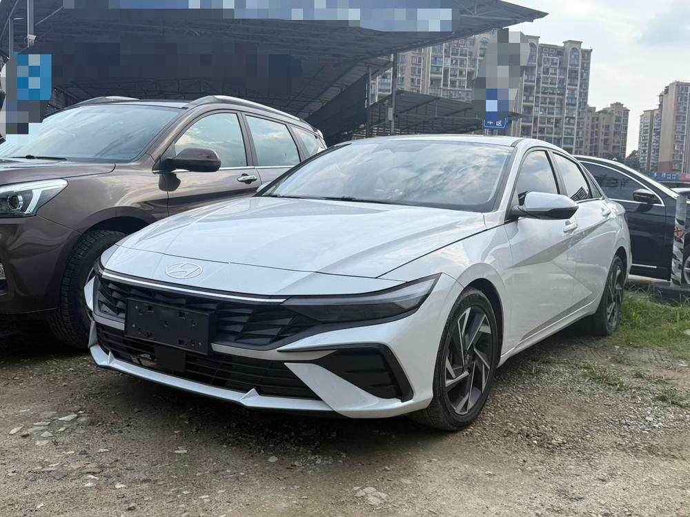 Hyundai Elantra 2023 1.5L CVT LUX Premium Edition
