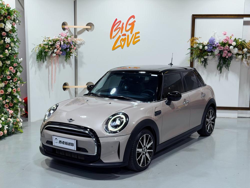 MINI MINI 2023 facelift 1.5T COOPER Artist five-door version