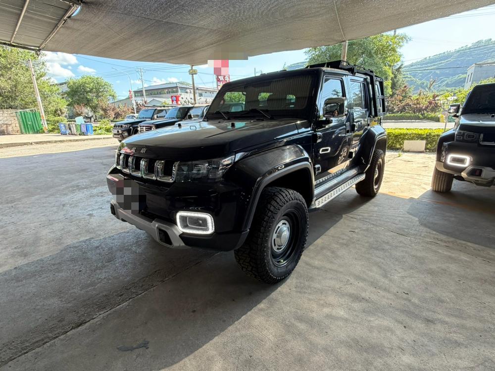 BAIC_Motor Beijing off-road BJ40 2020 2.0T automatic four-wheel drive city hunter version knight type