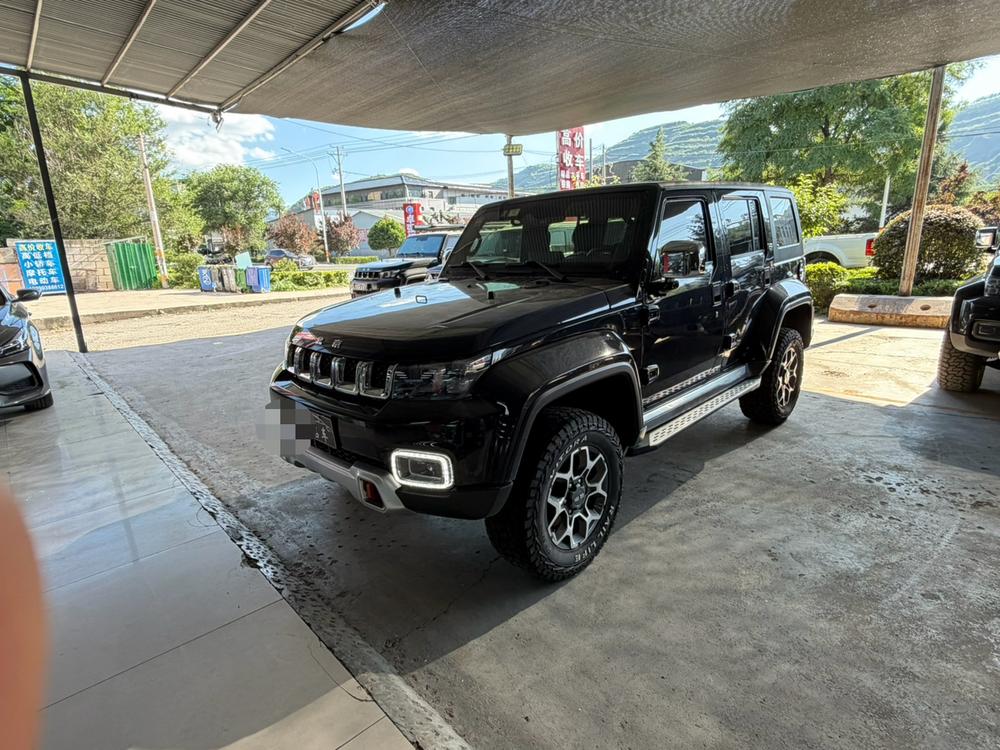 BAIC_Motor Beijing off-road BJ40 2020 2.0T automatic four-wheel drive city hunter version knight type