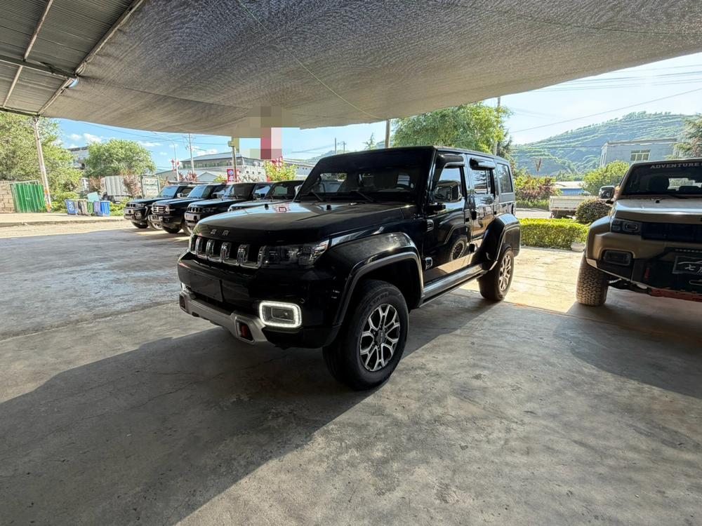 BAIC_Motor Beijing off-road BJ40 2020 2.0T automatic four-wheel drive city hunter version knight type