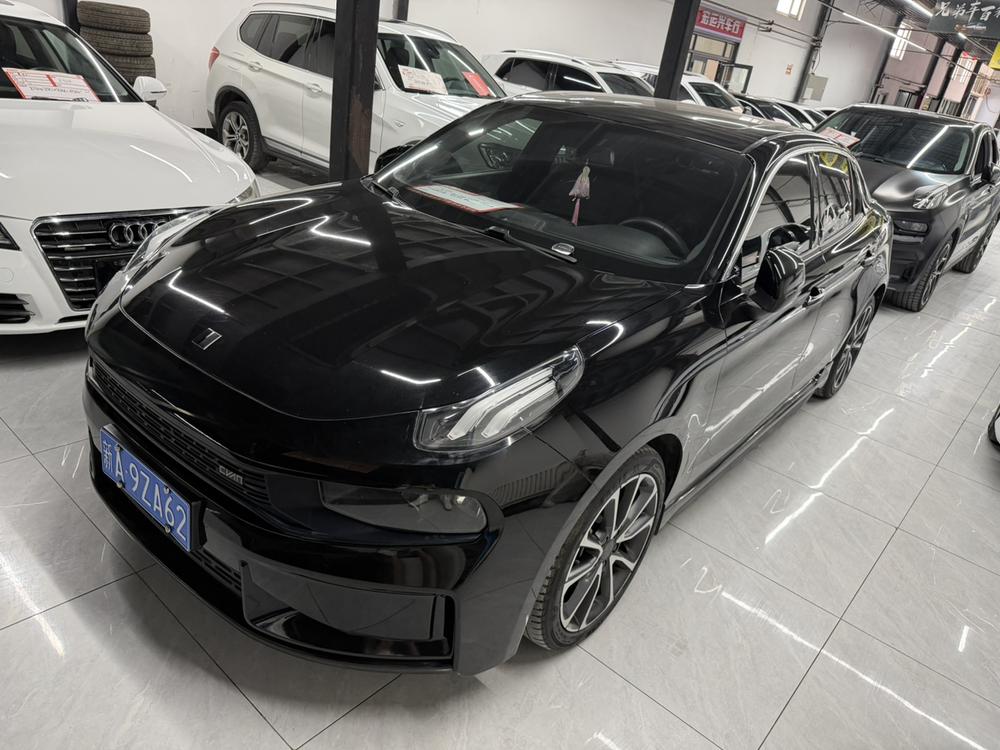 Lynk_&_Co Lynk & Co 03 2019 1.5TD DCT Powerful Edition