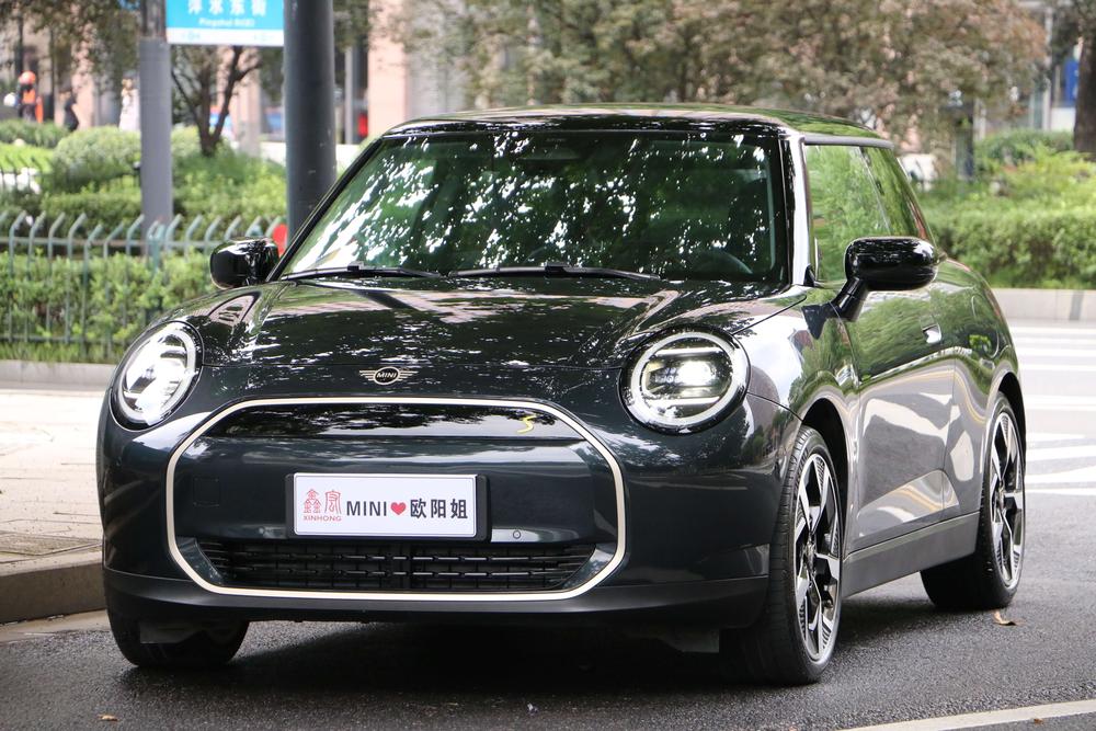 beam_car ELECTRIC MINI COOPER 2024 COOPER SE Artist