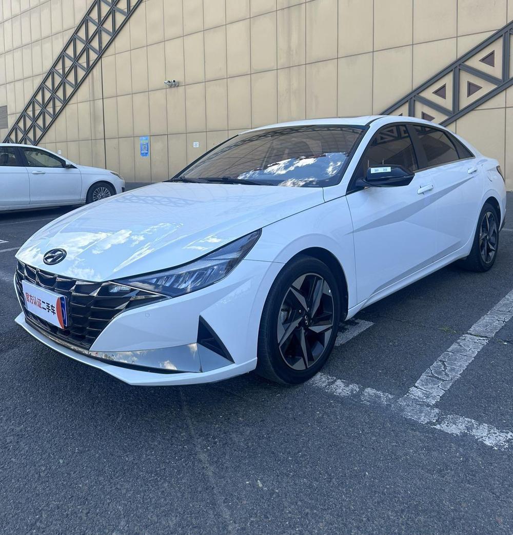 Hyundai Elantra 2022 1.5L CVT LUX Premium Edition
