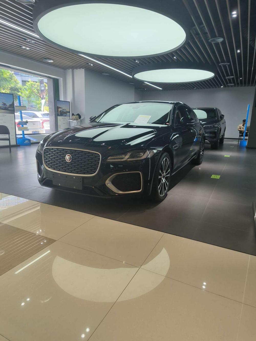 Chery_Jaguar_Land_Rover Jaguar XFL 2025 2.0T P250 two-wheel drive exclusive luxury version