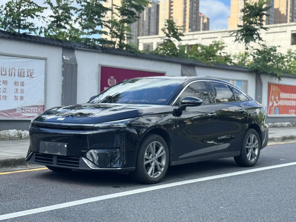 Geely Galaxy L6 2025 1.5 EM-i DHT 140KM Long Range Edition