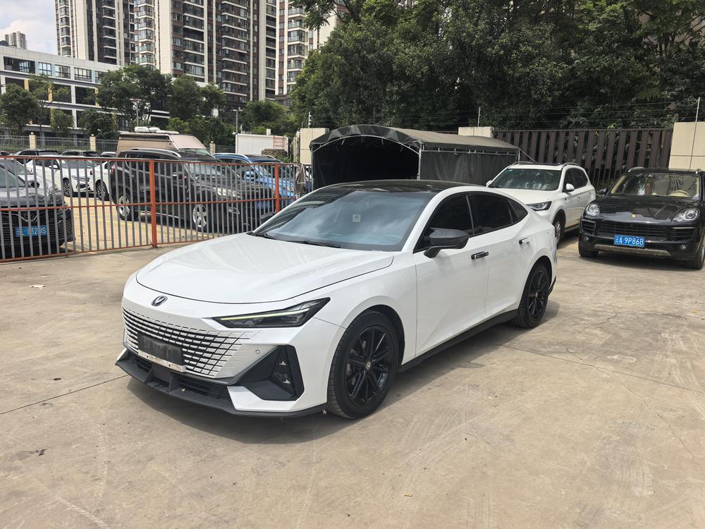Changan Changan UNI-V 2022 1.5T smart pilot model