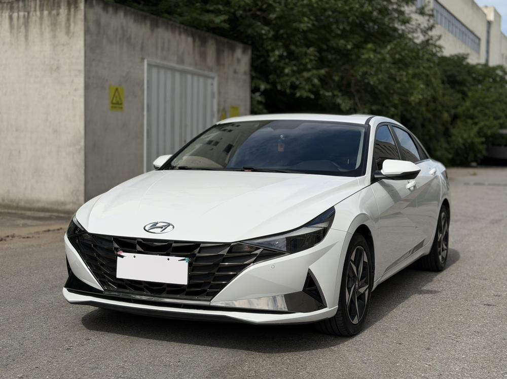 Hyundai Elantra 2021 1.5L CVT LUX Premium Edition