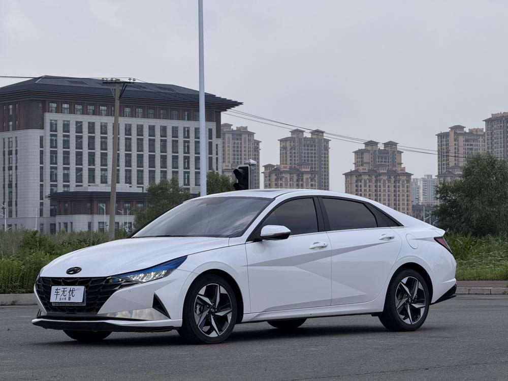Hyundai Elantra 2022 1.5L CVT LUX Premium Edition