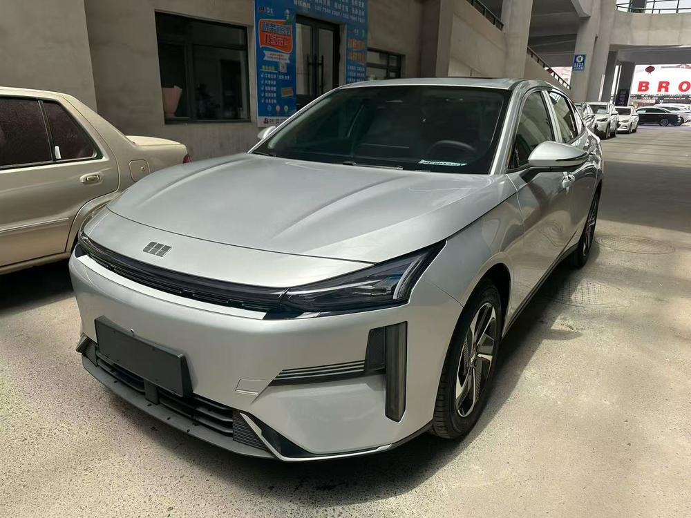 Geely Galaxy L6 2025 1.5 EM-i DHT 140KM Discovery+ Edition