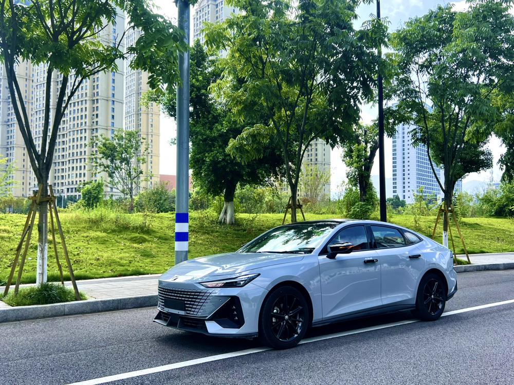 Changan Changan UNI-V 2022 1.5T premium model