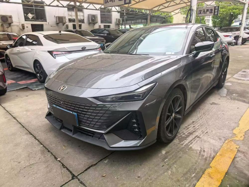 Changan Changan UNI-V 2022 1.5T premium model