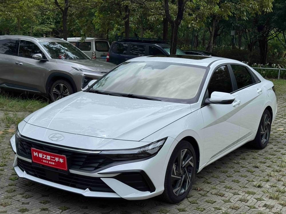 Hyundai Elantra 2023 1.5L CVT LUX Premium Edition