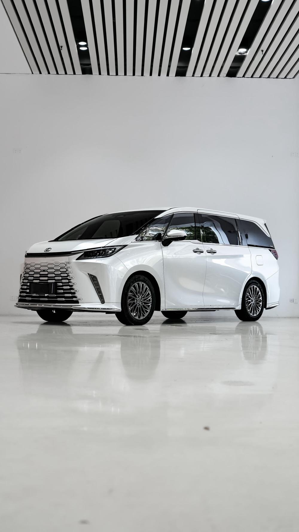 Lexus Lexus LM 2025 2.5L automatic four-wheel drive 4 seats parallel import