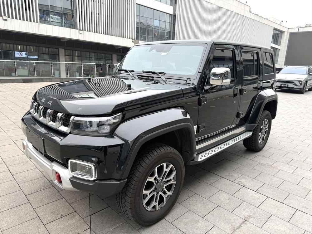 BAIC_Motor Beijing off-road BJ40 2023 2.0T automatic four-wheel drive city hunter version supreme model
