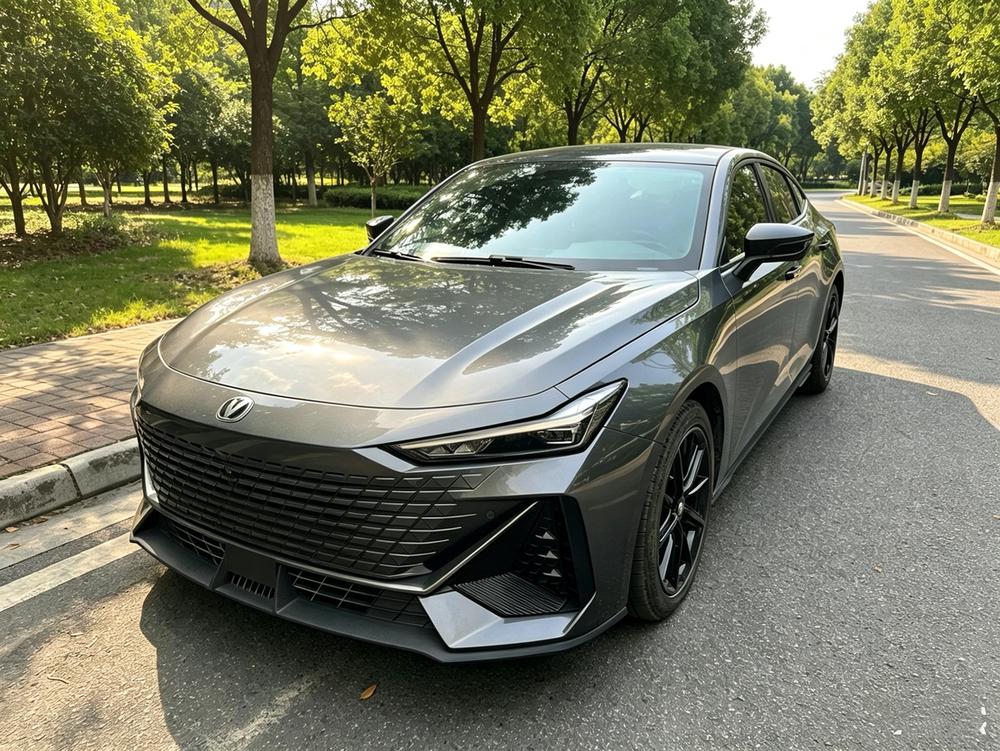 Changan Changan UNI-V 2023 1.5T premium model