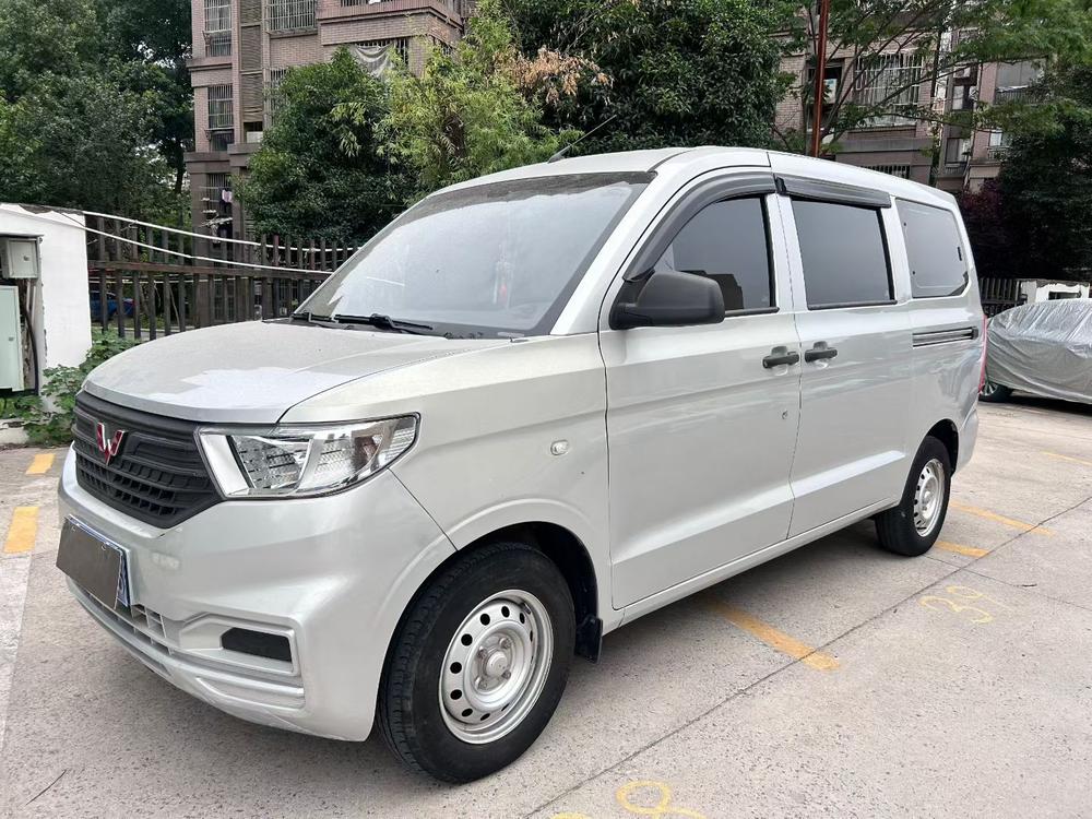 Wuling Wuling Hongguang V 2020 1.5L Jintue Edition National VI LAR