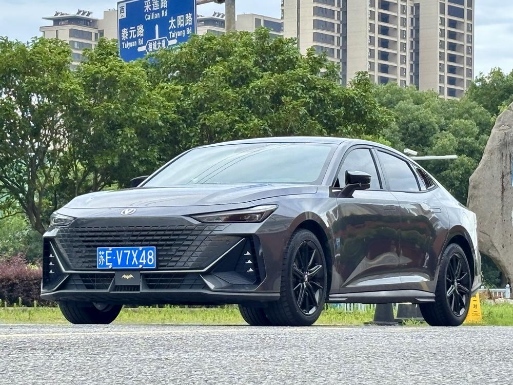 Changan Changan UNI-V 2022 1.5T premium model