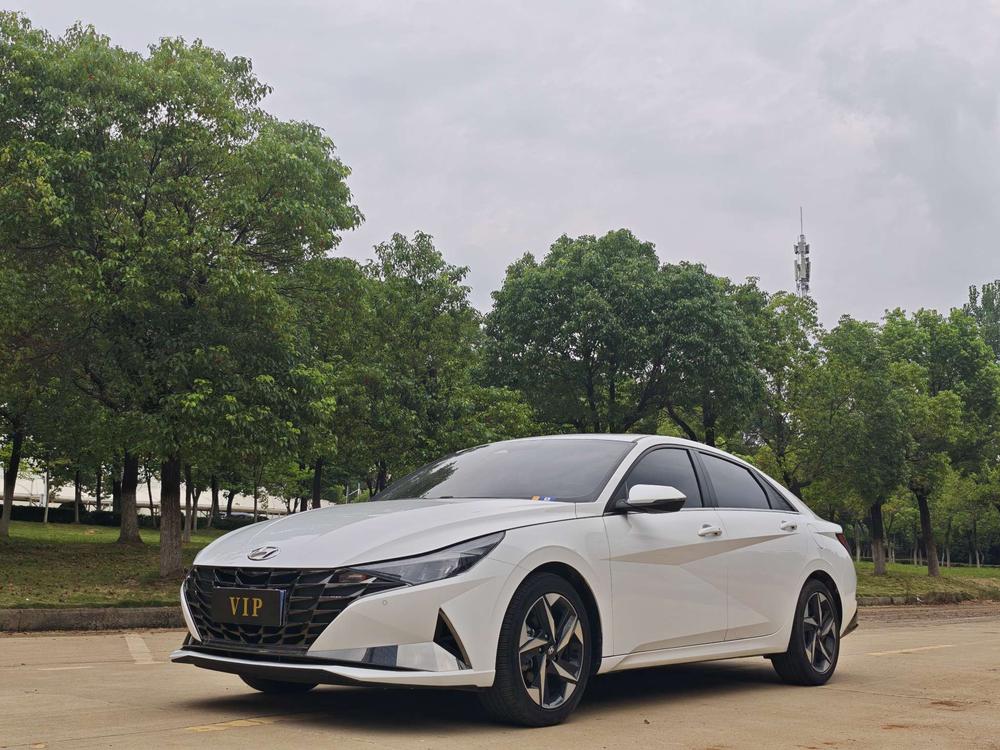 Hyundai Elantra 2022 1.5L CVT LUX Premium Edition