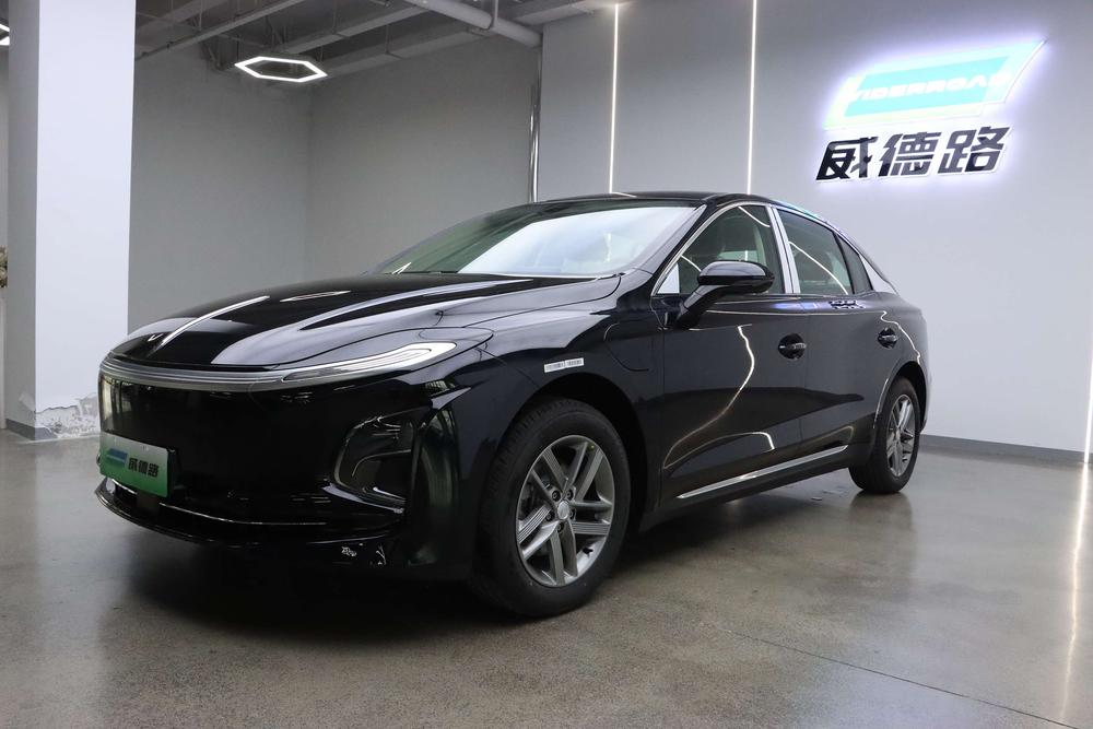 FAW_Hongqi Hongqi E-QM5 2025 500KM travel version