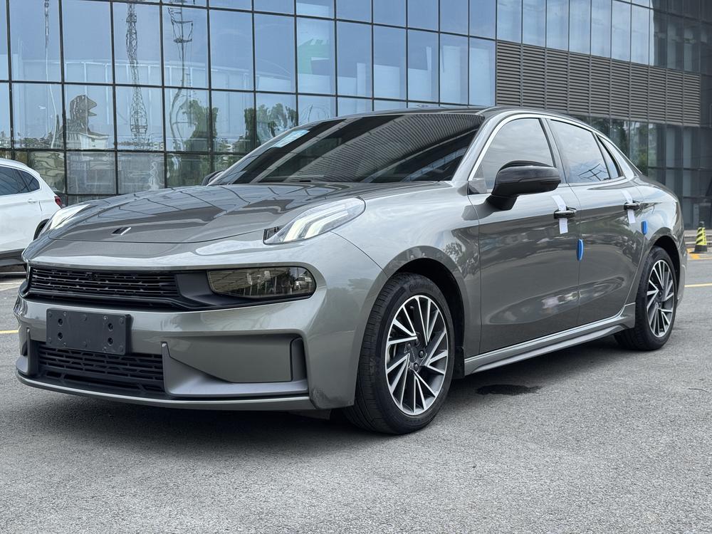 Lynk_&_Co Lynk & Co 03 2020 1.5TD manual pure Lite