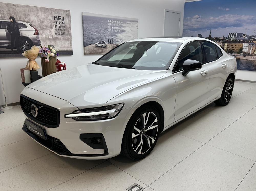 Volvo_Asia_Pacific Volvo S60 2025 B5 Zhiya Sports Edition