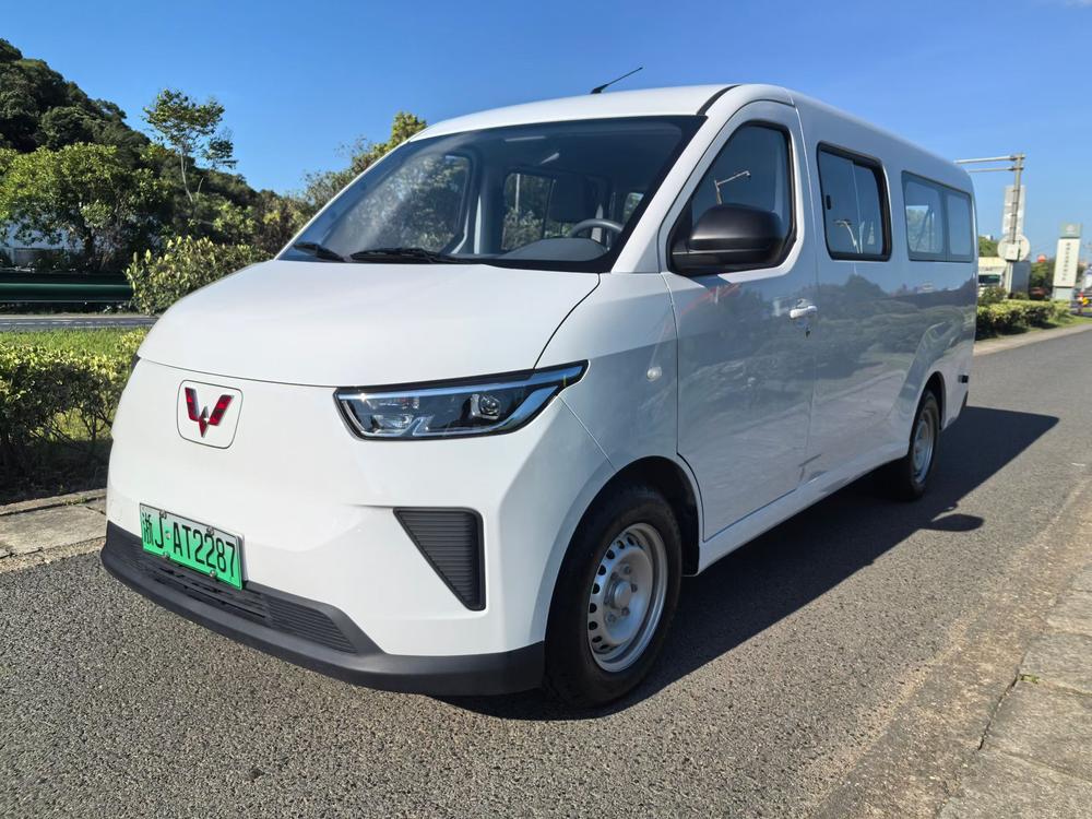 Wuling Wuling Yangguang 2025 400km bus version comfortable 6-seater