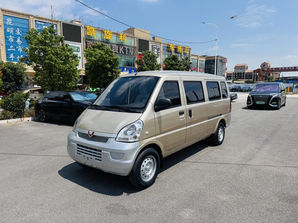 Wuling Wuling Rongguang EV 2020 passenger car version basic model 7 seats 300KM