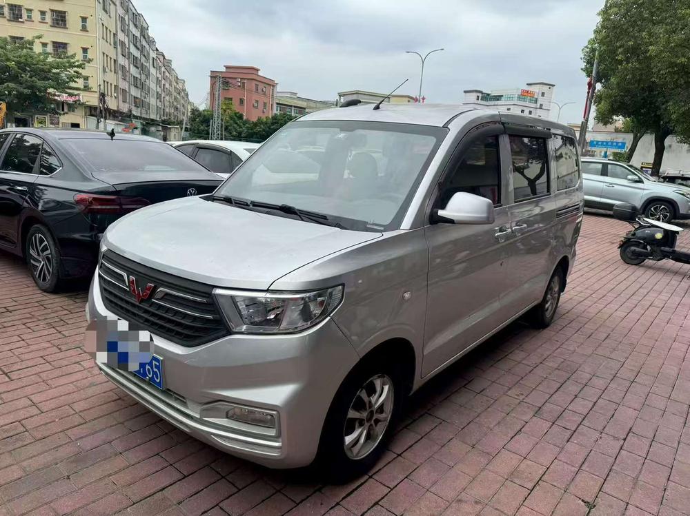 Wuling Wuling Hongguang V 2019 1.5L standard model National VI LAR