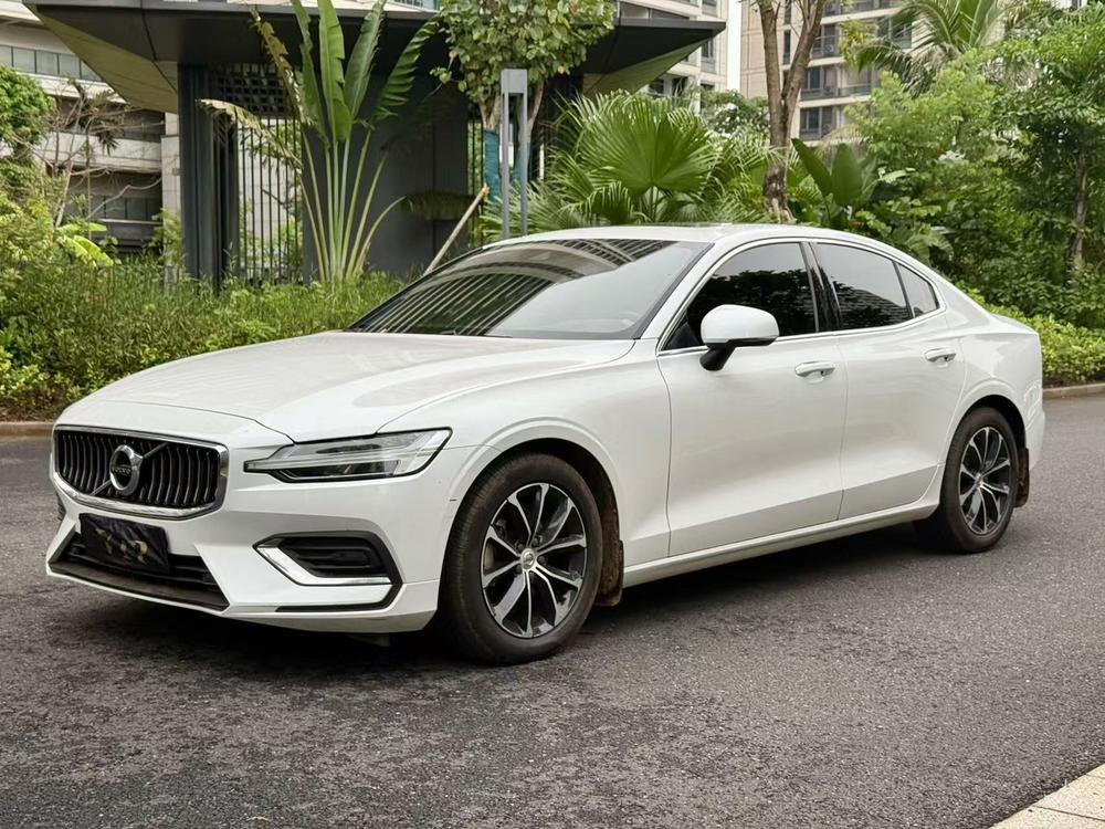 Volvo_Asia_Pacific Volvo S60 2022 B4 Zhiyi Luxury Edition