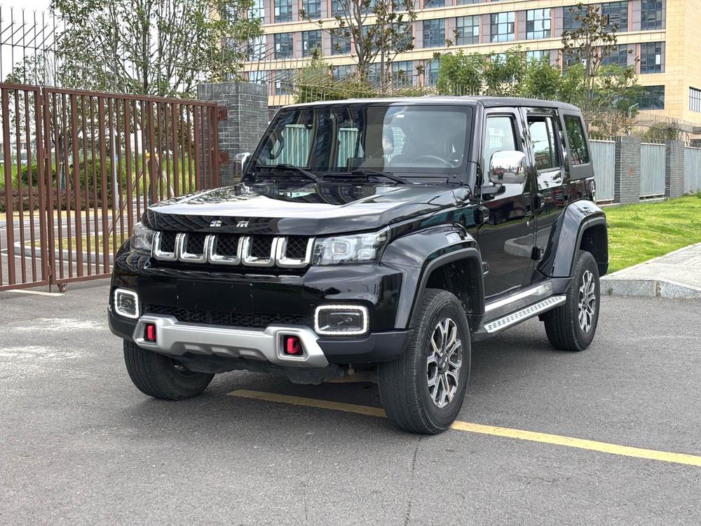 BAIC_Motor Beijing off-road BJ40 2020 2.0T automatic four-wheel drive city hunter version supreme type