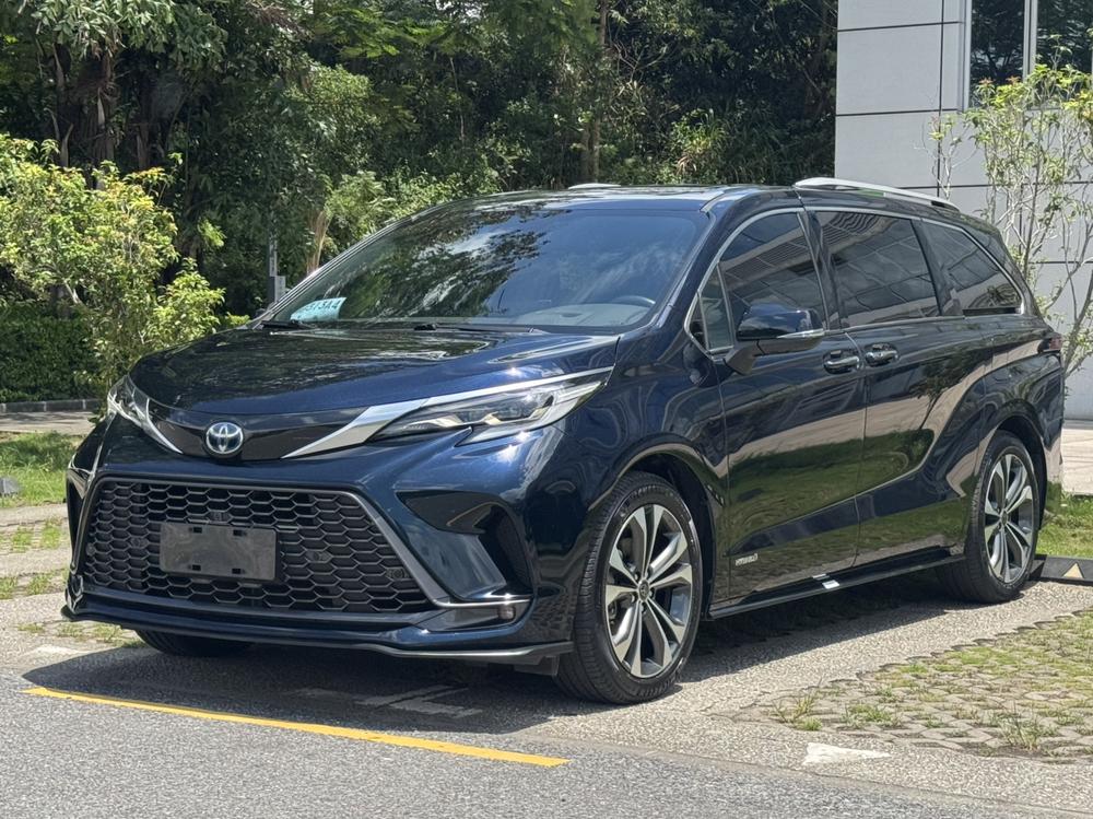 Toyota Grevia 2022 2.5L hybrid flagship version