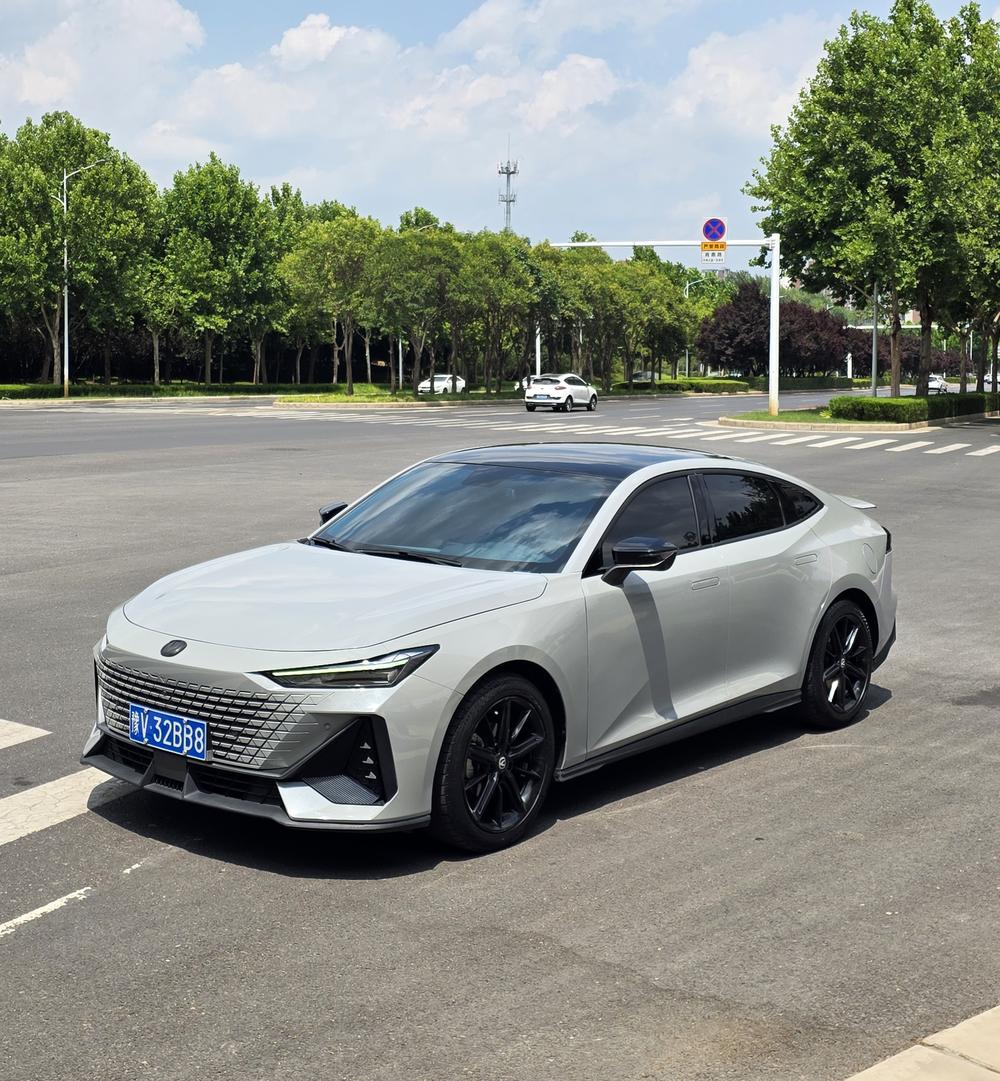 Changan Changan UNI-V 2022 1.5T premium model