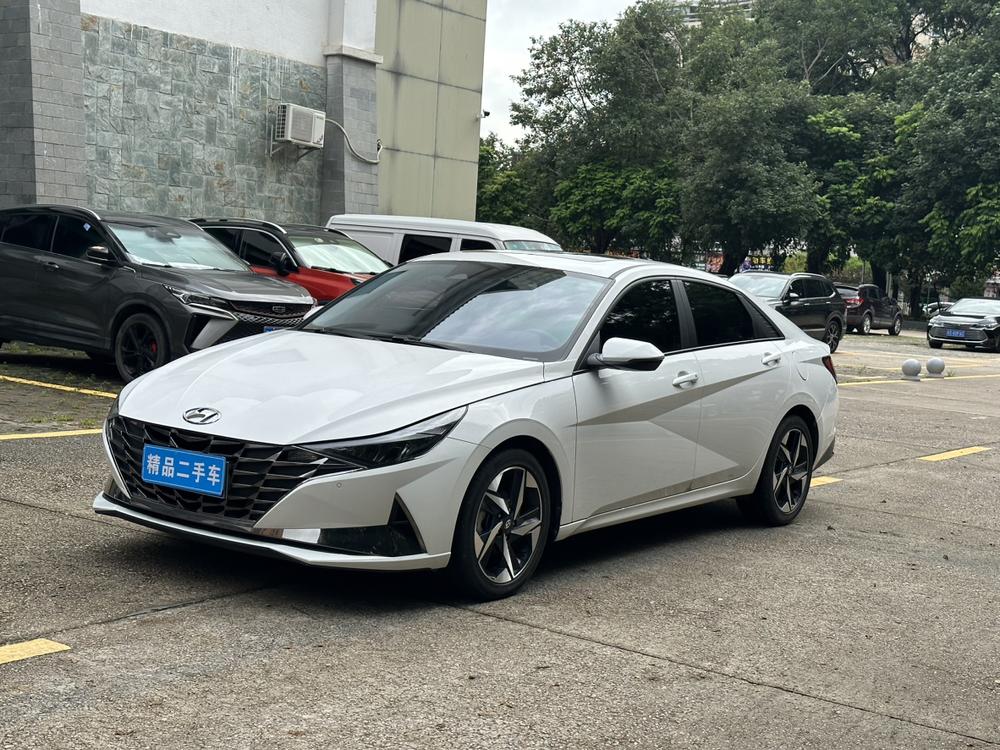 Hyundai Elantra 2022 1.5L CVT LUX Premium Edition