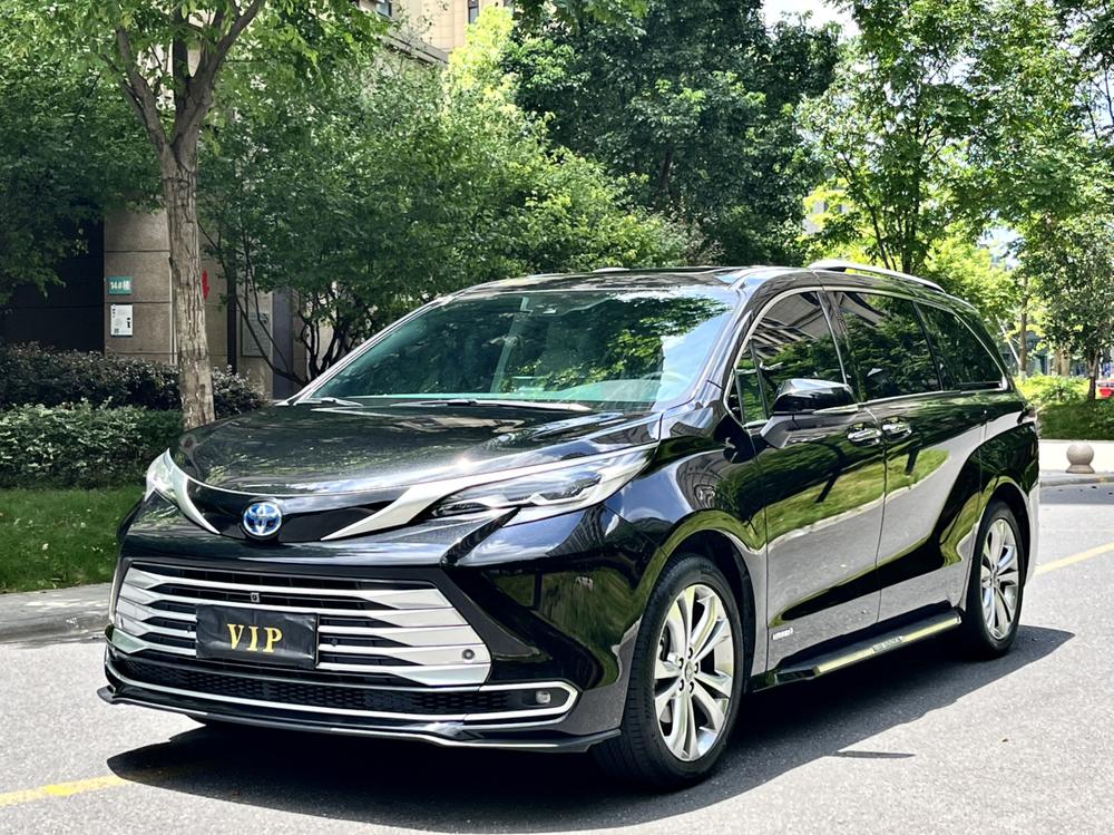 Toyota Senna 2023 facelift dual engine 2.5L premium version